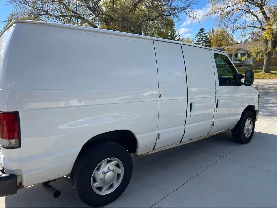 2011 Ford Econoline Van - Image 2 of 5
