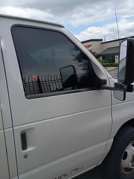 2011 Ford Econoline Van - Image 25 of 31