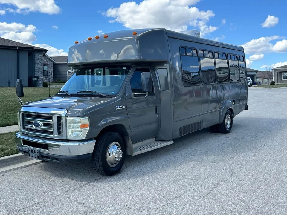 2011 Ford Econoline Van - Image 10 of 17
