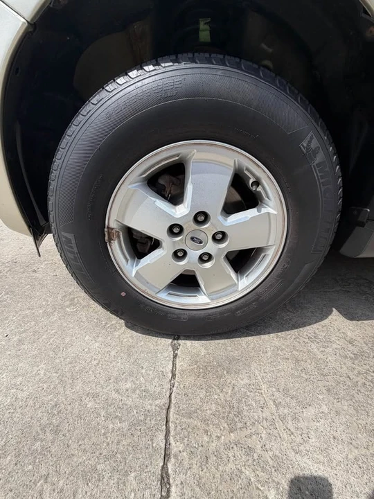 2011 Ford Escape - Image 10 of 17