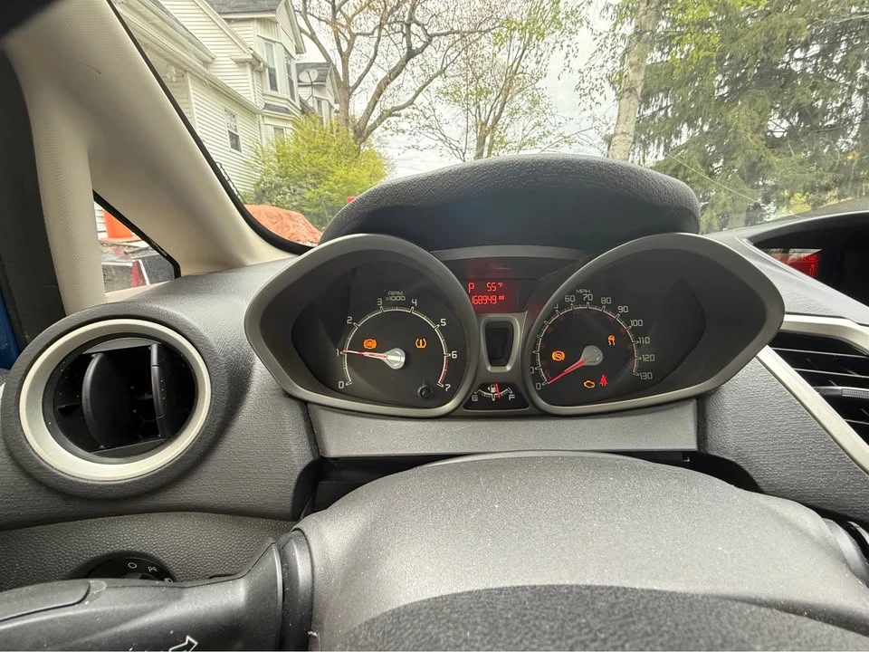 2011 Ford Fiesta - Image 8 of 9