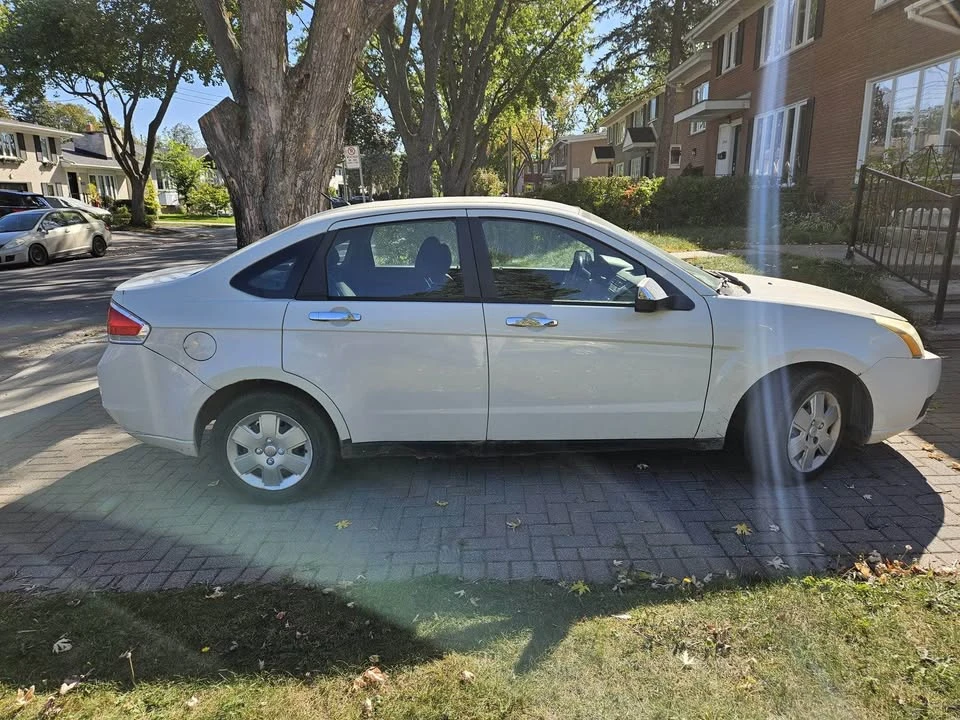 2011 Ford Focus 2nd Gen - Image 2 of 5
