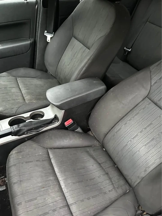 2011 Ford Focus 2nd Gen - Image 2 of 10
