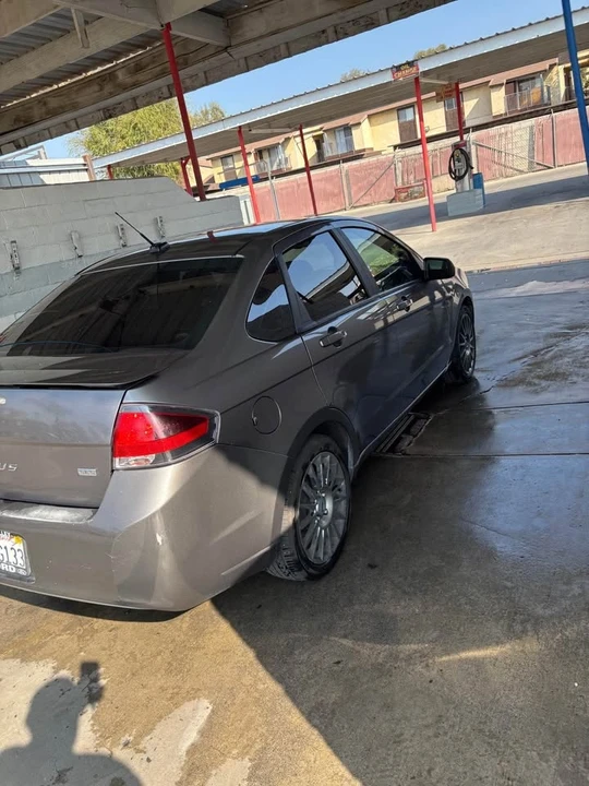 2011 Ford Focus 2nd Gen - Image 2 of 10