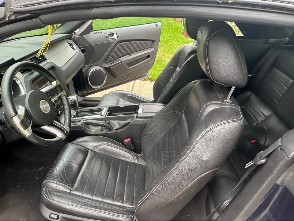 2011 Ford S197 Mustang - Image 2 of 10
