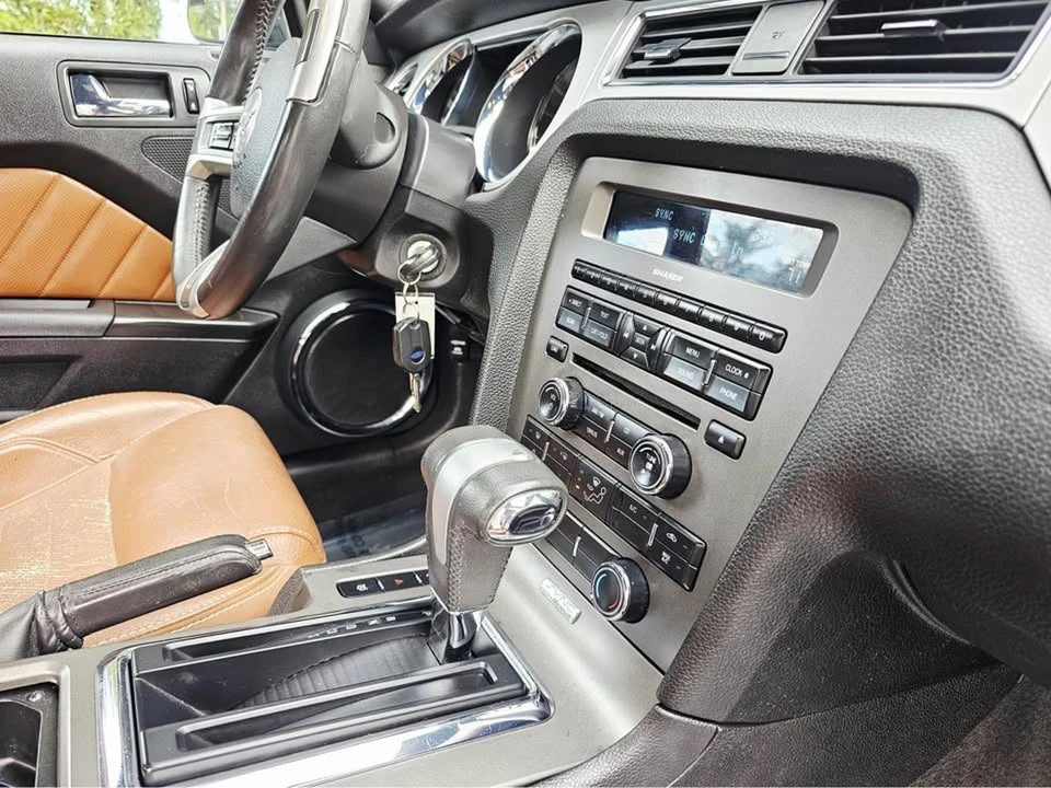 2011 Ford S197 Mustang - Image 13 of 17