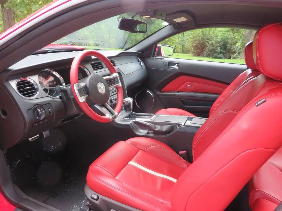 2011 Ford S197 Mustang - Image 8 of 17