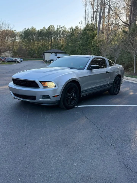 2011 Ford S197 Mustang - Image 2 of 9