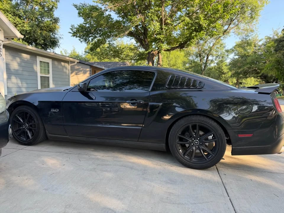 2011 Ford S197 Mustang - Image 2 of 7