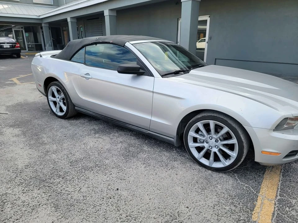 2011 Ford S197 Mustang - Image 2 of 7