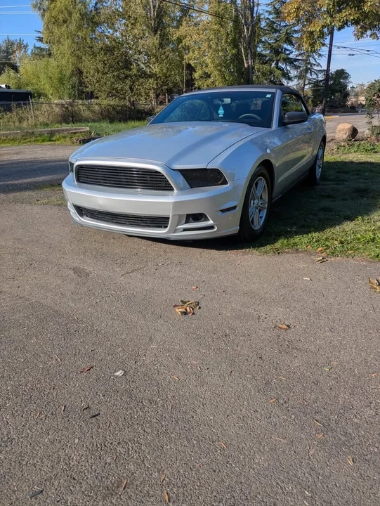 2011 Ford S197 Mustang - Image 2 of 10