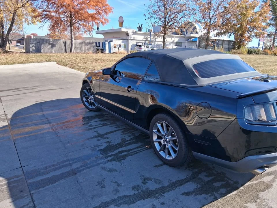 2011 Ford S197 Mustang - Image 5 of 14