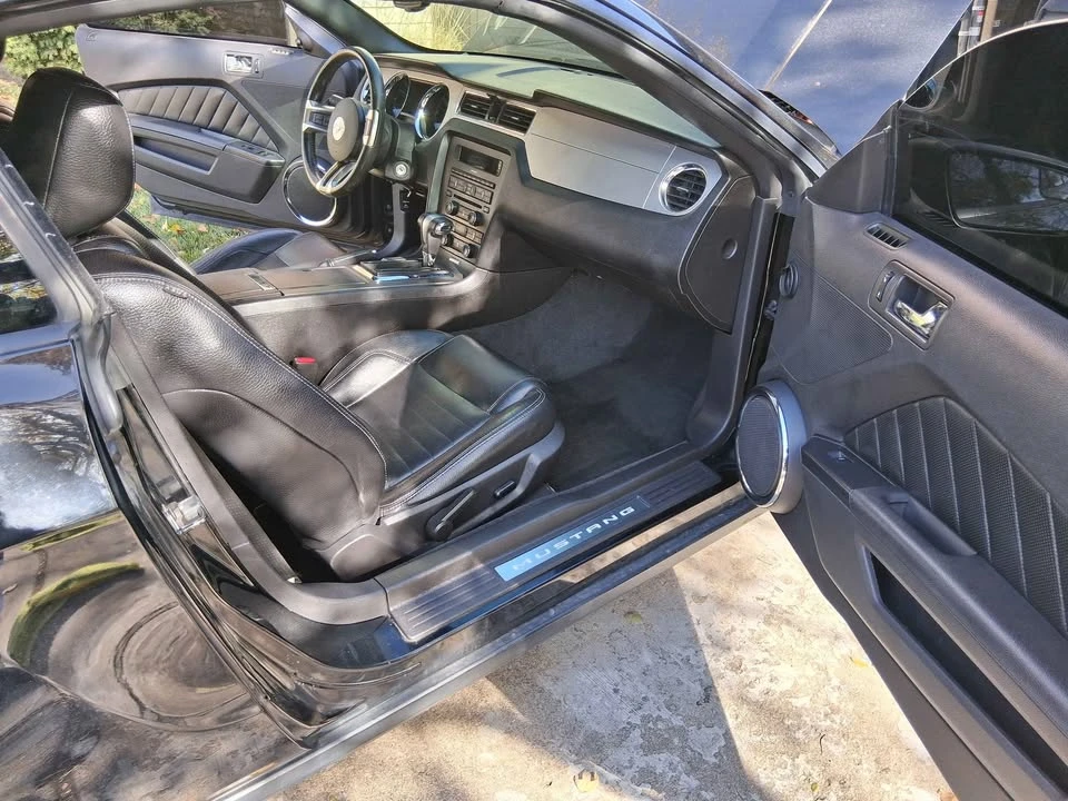 2011 Ford S197 Mustang - Image 11 of 14
