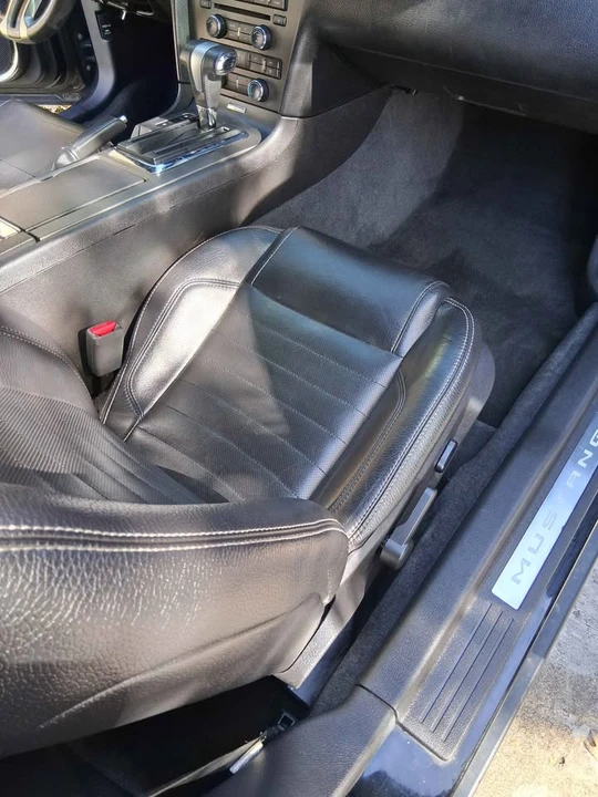 2011 Ford S197 Mustang - Image 13 of 14