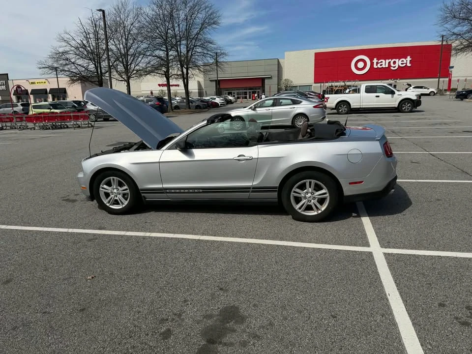 2011 Ford S197 Mustang - Image 8 of 14