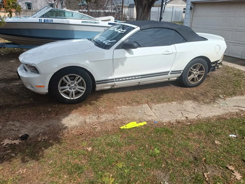 2011 Ford S197 Mustang - Image 2 of 3