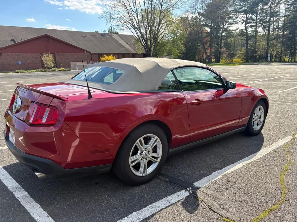 2011 Ford S197 Mustang - Image 4 of 8