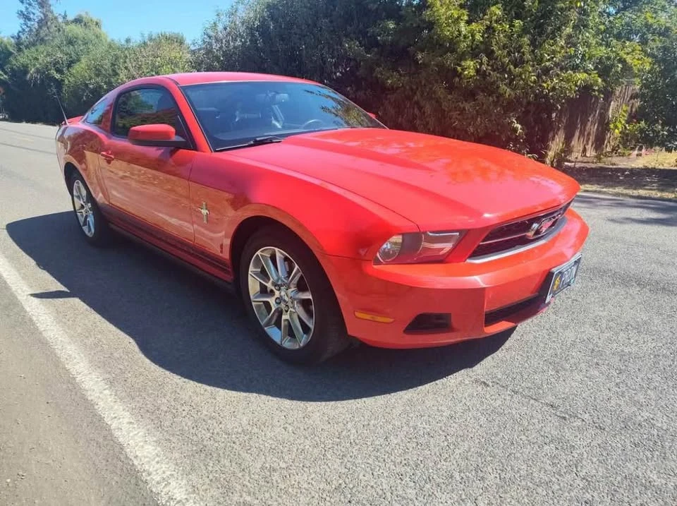 2011 Ford S197 Mustang - Image 2 of 9