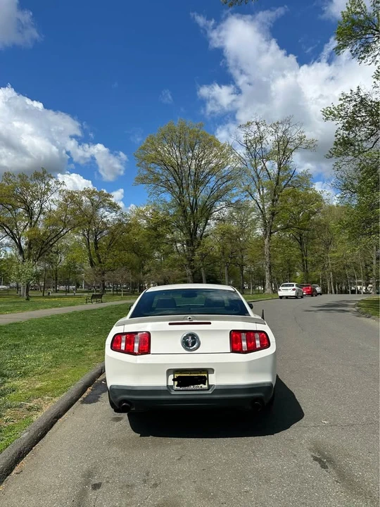 2011 Ford S197 Mustang - Image 2 of 10