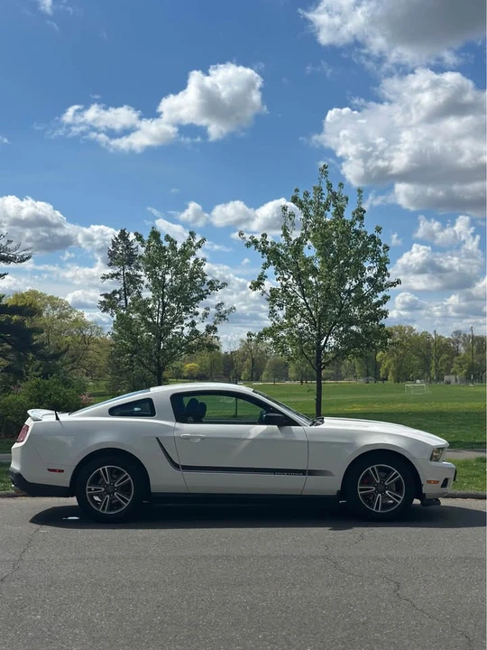 2011 Ford S197 Mustang - Image 8 of 10