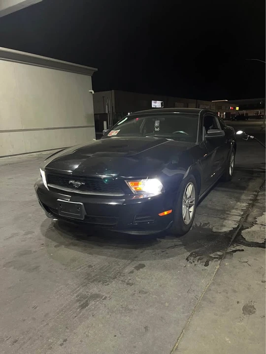 2011 Ford S197 Mustang - Image 2 of 2