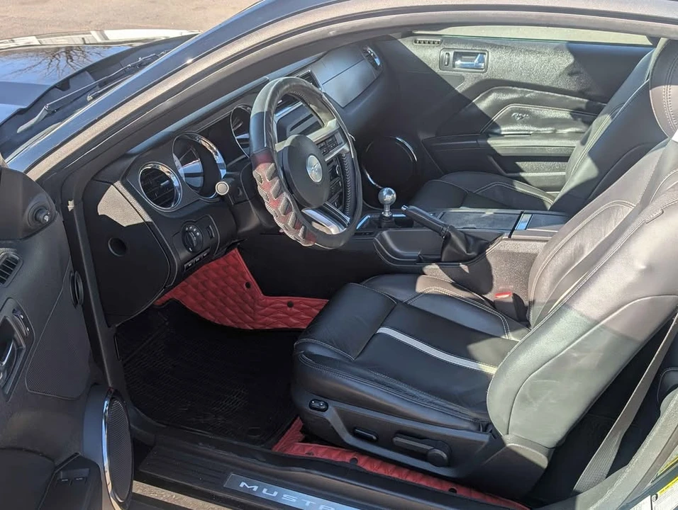 2011 Ford S197 Mustang - Image 6 of 14