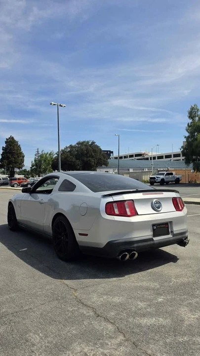 2011 Ford S197 Mustang - Image 2 of 9