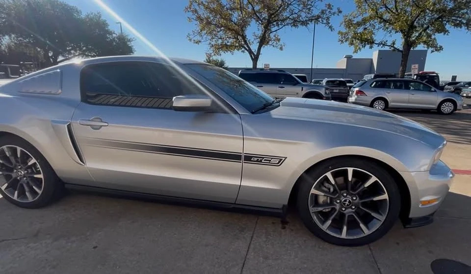 2011 Ford S197 Mustang - Image 2 of 10