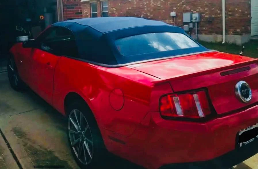 2011 Ford S197 Mustang - Image 2 of 12