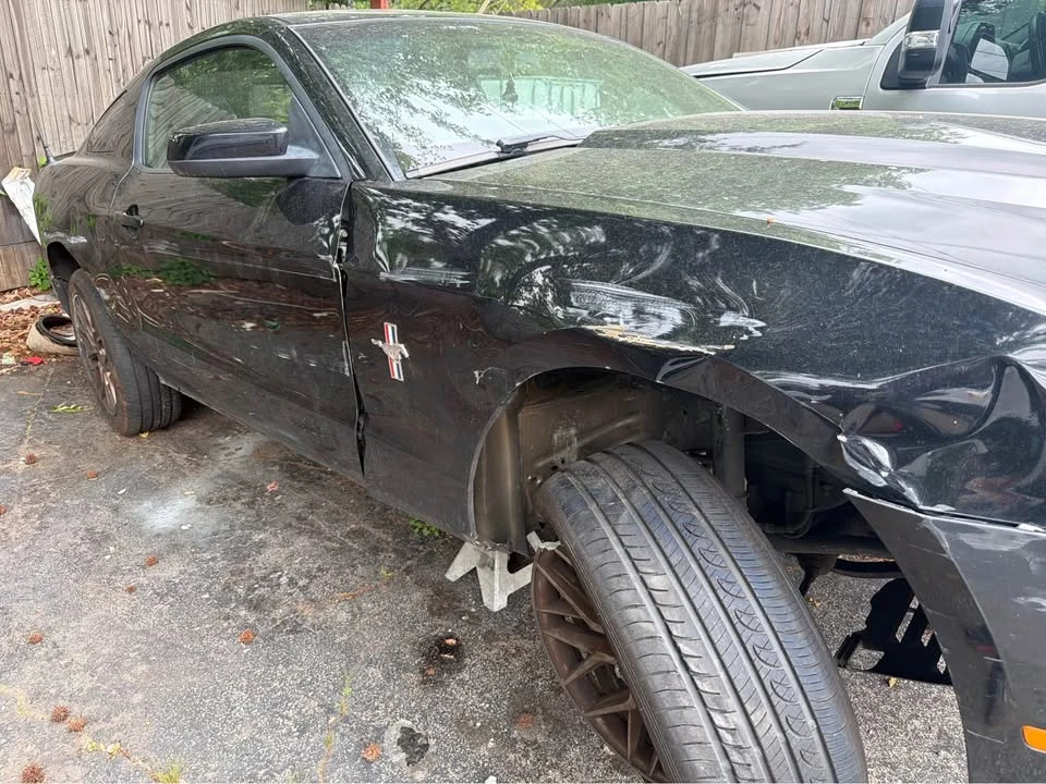 2011 Ford S197 Mustang - Image 8 of 10