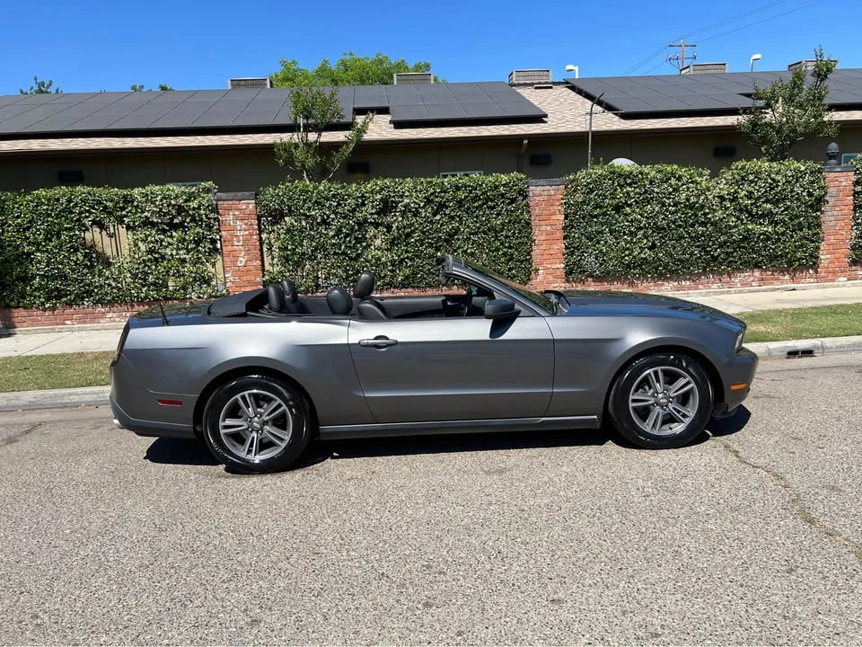 2011 Ford S197 Mustang - Image 8 of 14