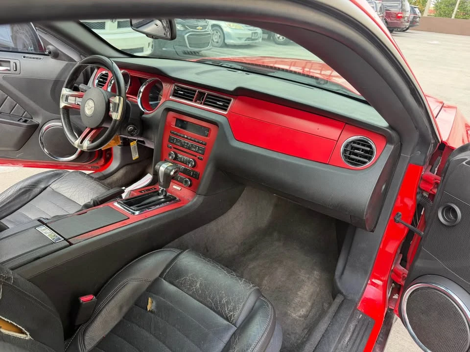 2011 Ford S197 Mustang - Image 13 of 15