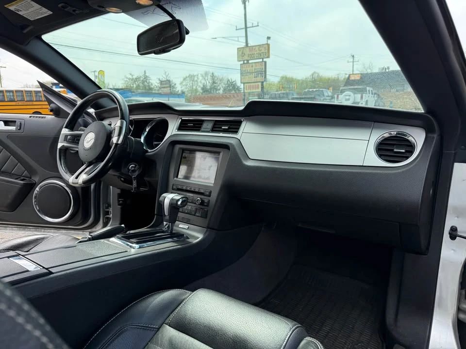 2011 Ford S197 Mustang - Image 12 of 17