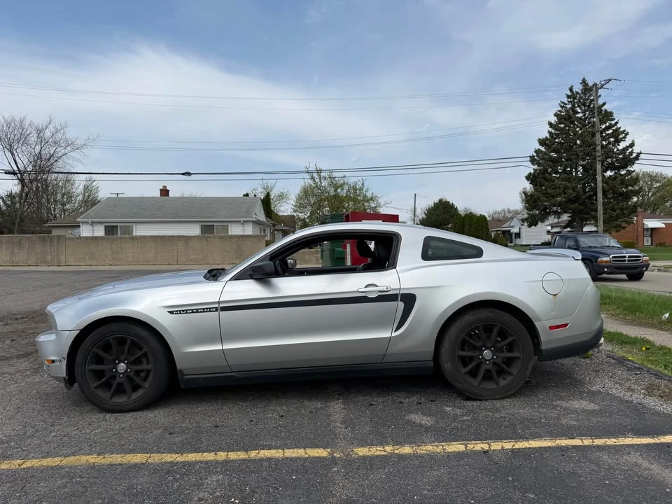 2011 Ford S197 Mustang - Image 5 of 17