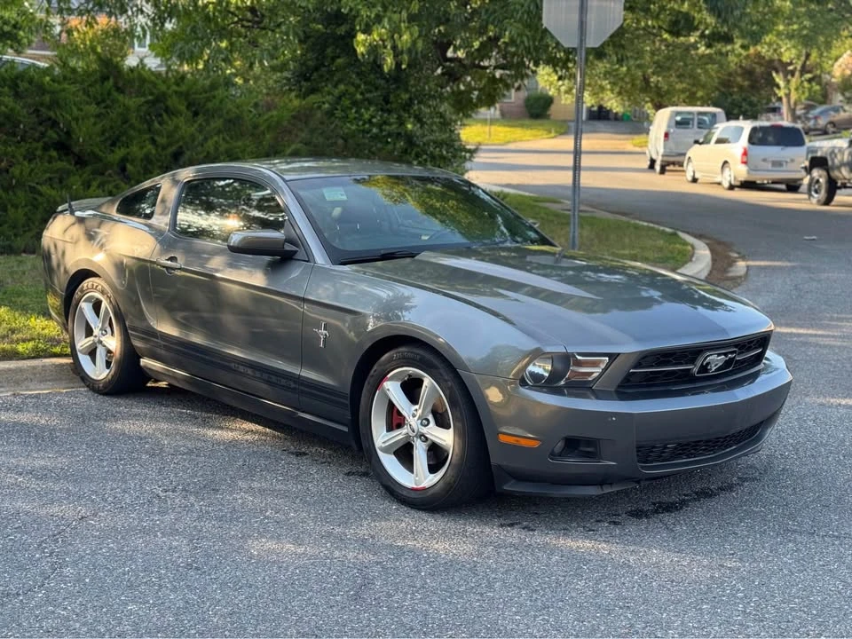 2011 Ford S197 Mustang - Image 2 of 11