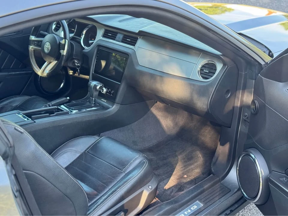 2011 Ford S197 Mustang - Image 8 of 11