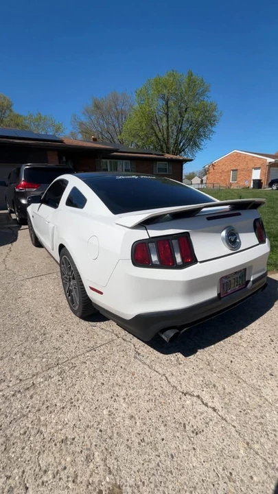 2011 Ford S197 Mustang - Image 2 of 16