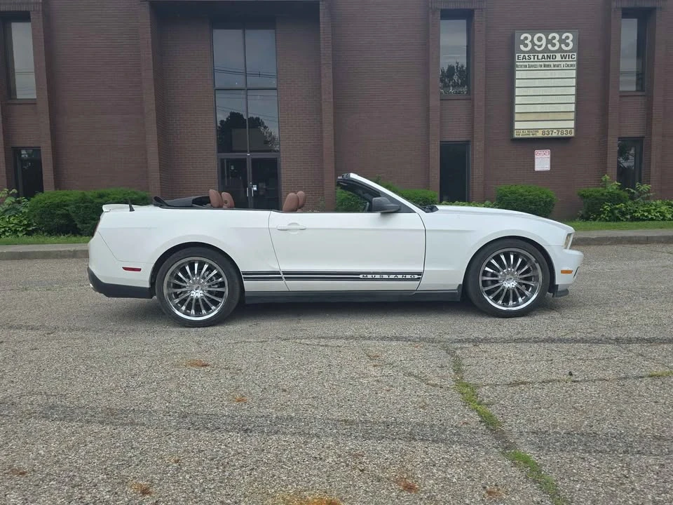2011 Ford S197 Mustang - Image 2 of 16