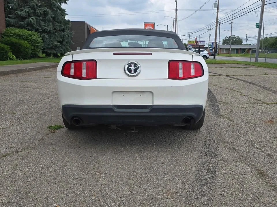 2011 Ford S197 Mustang - Image 4 of 16
