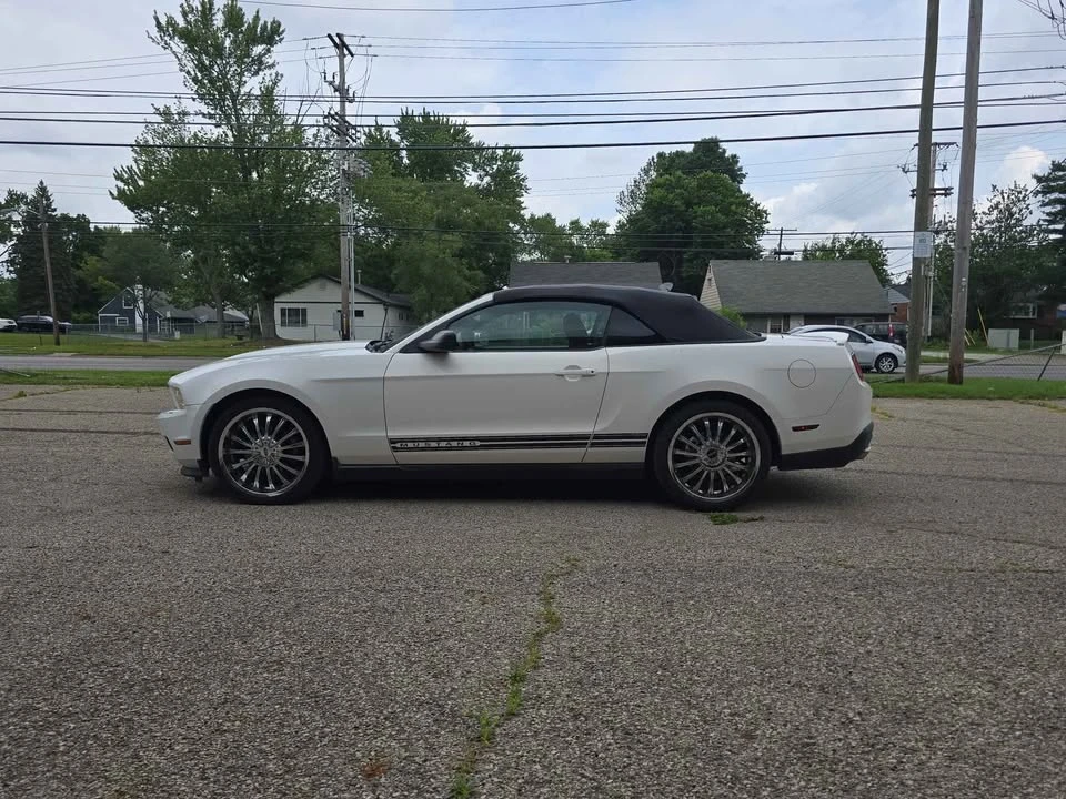 2011 Ford S197 Mustang - Image 13 of 16