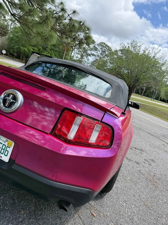 2011 Ford S197 Mustang - Image 2 of 7