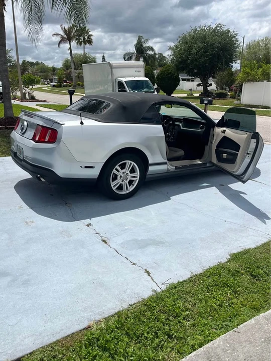 2011 Ford S197 Mustang - Image 4 of 6