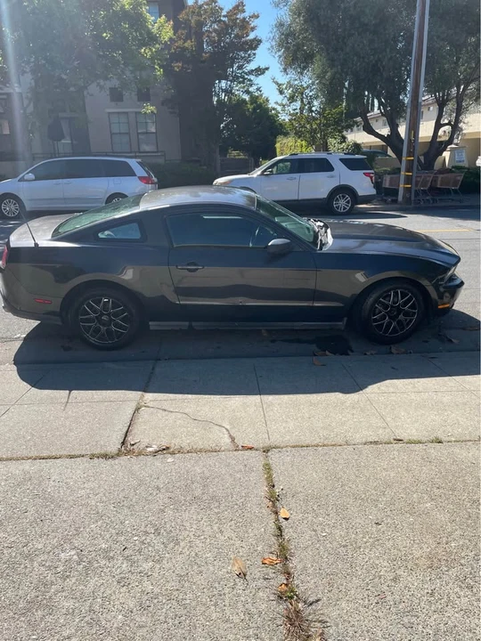 2011 Ford S197 Mustang - Image 10 of 11