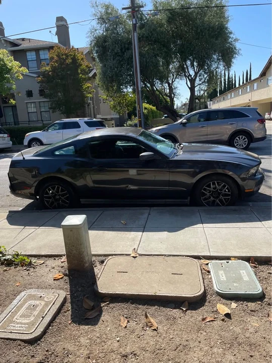 2011 Ford S197 Mustang - Image 2 of 11