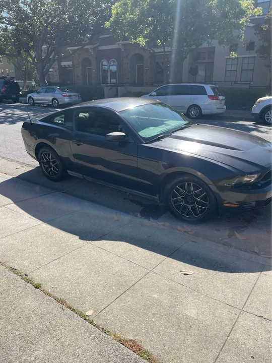 2011 Ford S197 Mustang - Image 8 of 11