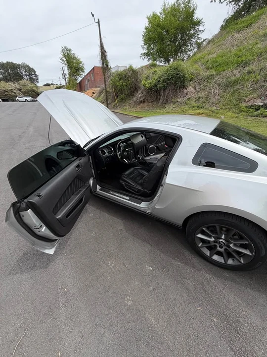 2011 Ford S197 Mustang - Image 9 of 19