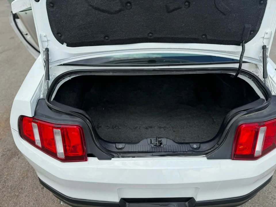 2011 Ford S197 Mustang - Image 8 of 14