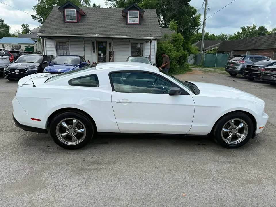 2011 Ford S197 Mustang - Image 13 of 14