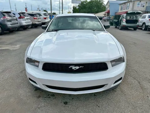 2011 Ford Mustang V6 Premium Coupe