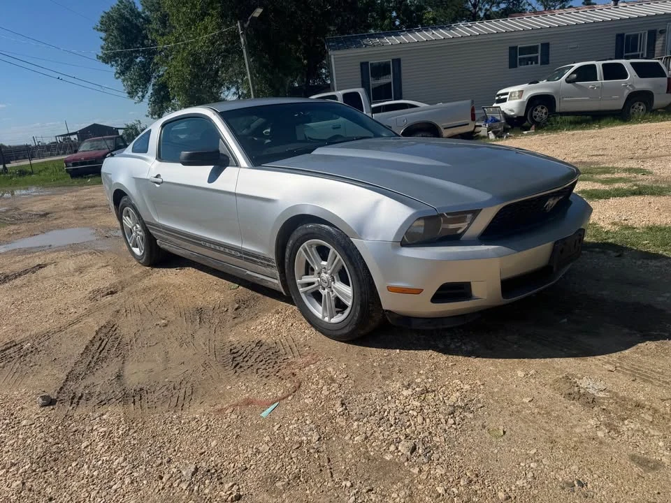 2011 Ford S197 Mustang - Image 2 of 4